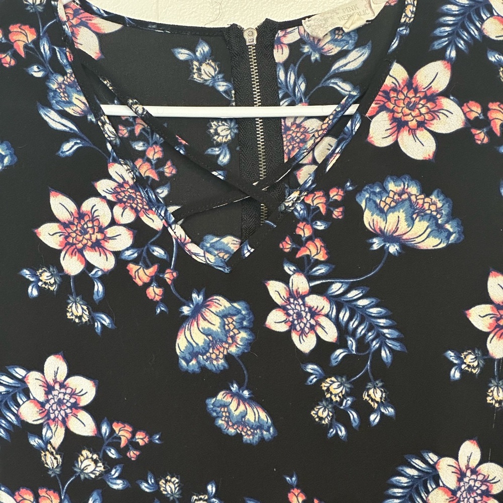 Pink Republic Black Floral Crisscross Blouse – Size Large - Picture 5 of 8